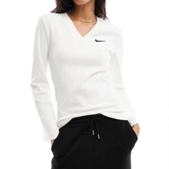 Nike Women's Cream V-Neck Ribbed Jersey Top size medium - Picture 1 of 2